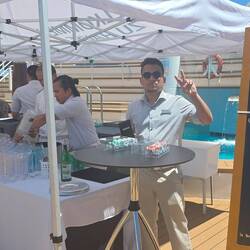 Bar- und Küchenaktion auf den Pooldeck