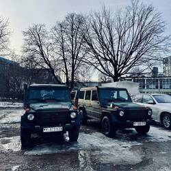 Ein Teil des Fuhrparks. Der Lambo und der Ferrari stehen in der Tiefgarage 🙂.