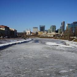 Die nicht mehr ganz zugefrorene Neris.