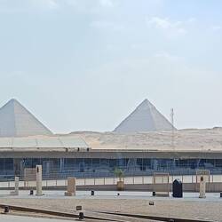Vue sur les pyramides