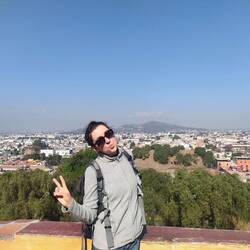 En cherchant bien vous apercevez les 2 volcans