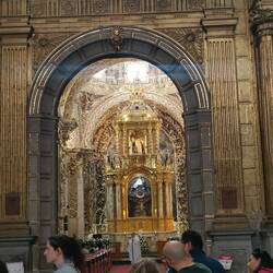 Intérieur de la cathédrale, toujours une décoration "light"