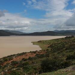 Durch die heftigen Regenfälle sind die Stauseen braun