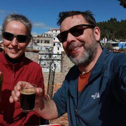 Unser erster Marokkanischer Tee, vor dem Ramadan versteckt, über den Dächern von Chefchaouen