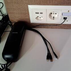 Alle Ladeanschlüsse vorhanden !