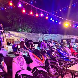 Die Stadt füllt sich