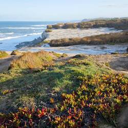 Auf den Klippen zwischen Santa Cruz und Porto Novo mit Bachüberquerung