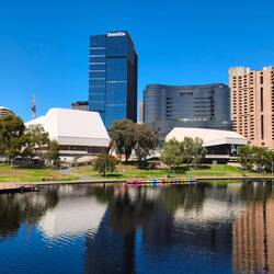 Zentrum mit Adelaide Festival Center und Skyline 😊
