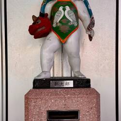 immer verschiedene Postbriefkästen (nicht nur gelb wie bei uns in der Schweiz)