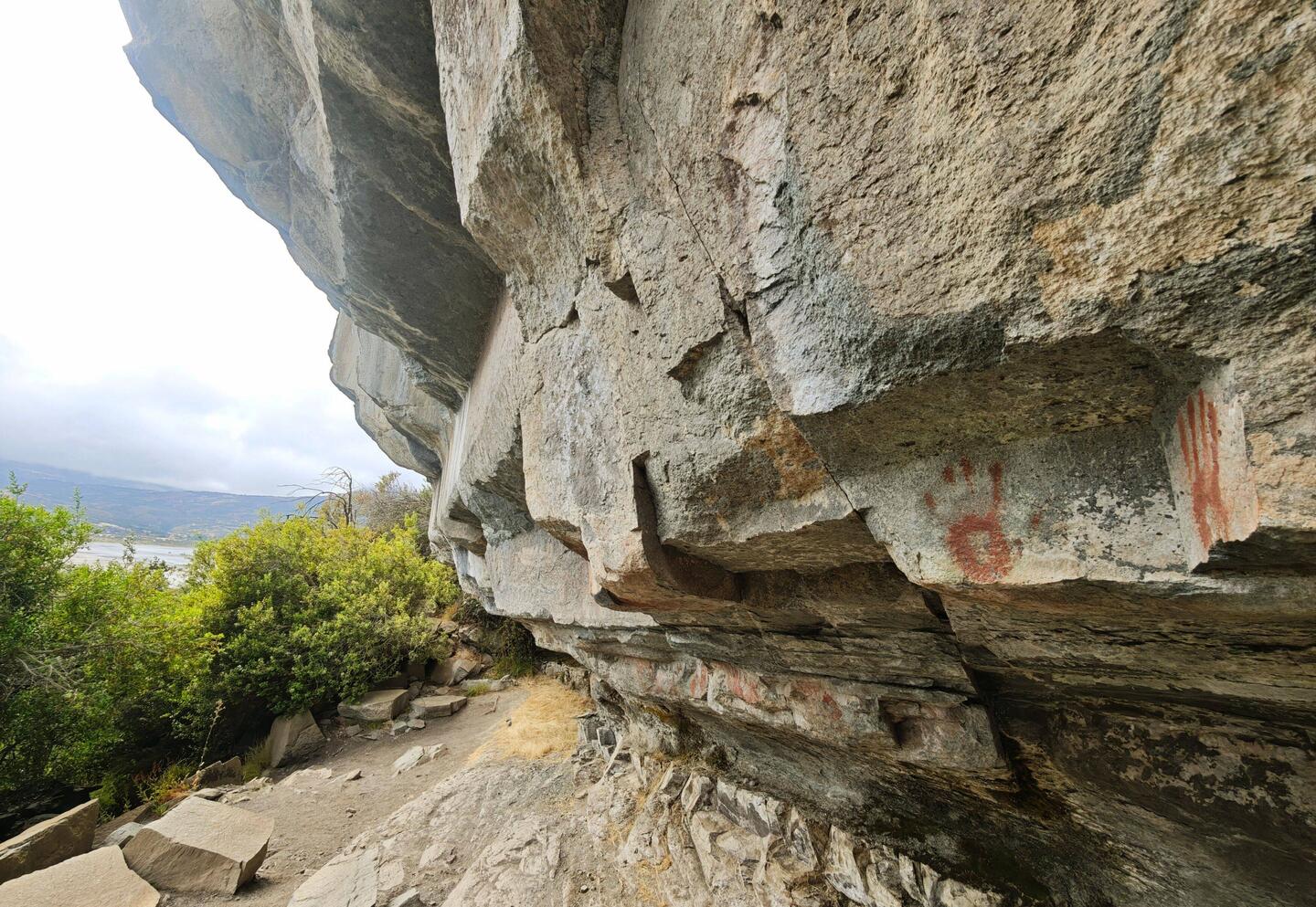 Die Handabdrücke sollen ca. 3000 Jahre alt sein