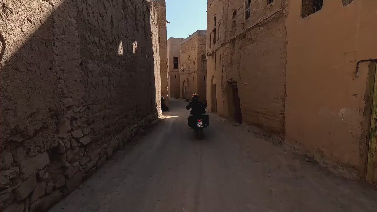 Riding out of Hamra. All good in the hood