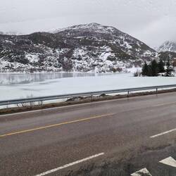 Water on ice, the rain is not nice