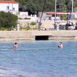 ..ich habe es nicht probiert,aber mir wär's bestimmt noch zu kalt 🌊