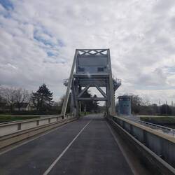 Die Pegasus-Brücke über den Caen-Kanal