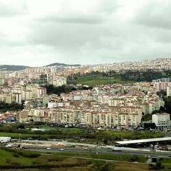 Satelliten-Siedlung vor Lissabon.