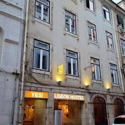 ... da ist es schon, das Yes! Lisbon Hostel!