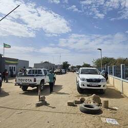 Warten an der Senegalesischen Grenze