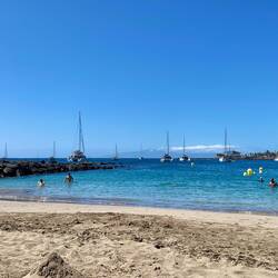 Badetag bei Sonne pur. Hinten sieht man schon La Gomera