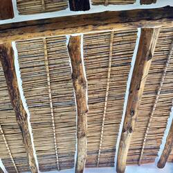 Ceiling of chestnut beams and canes