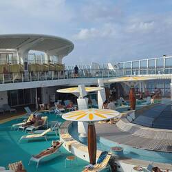 Seetag auf dem Pooldeck, ziemlich warm