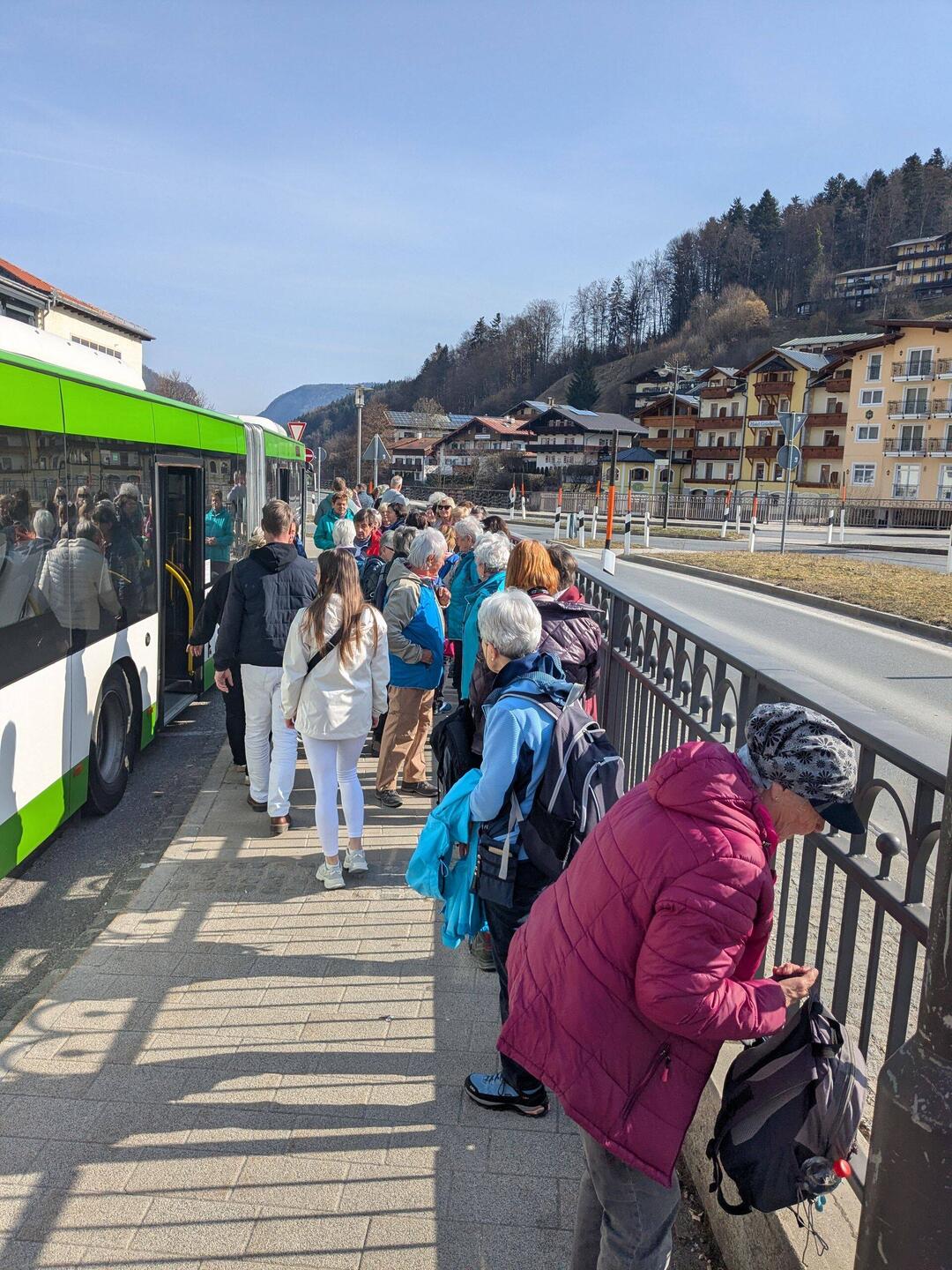 Bus had about 15 older women who were there to hike. Go girls! 💪