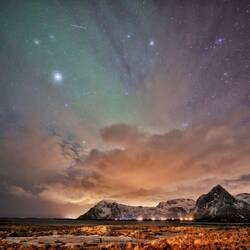 Van Gogh hat sich bestimmt von so einem dunstigen Sternenhimmel zu seinem Bild inspirieren lassen.