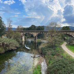 eine alte Brücke über den Alento