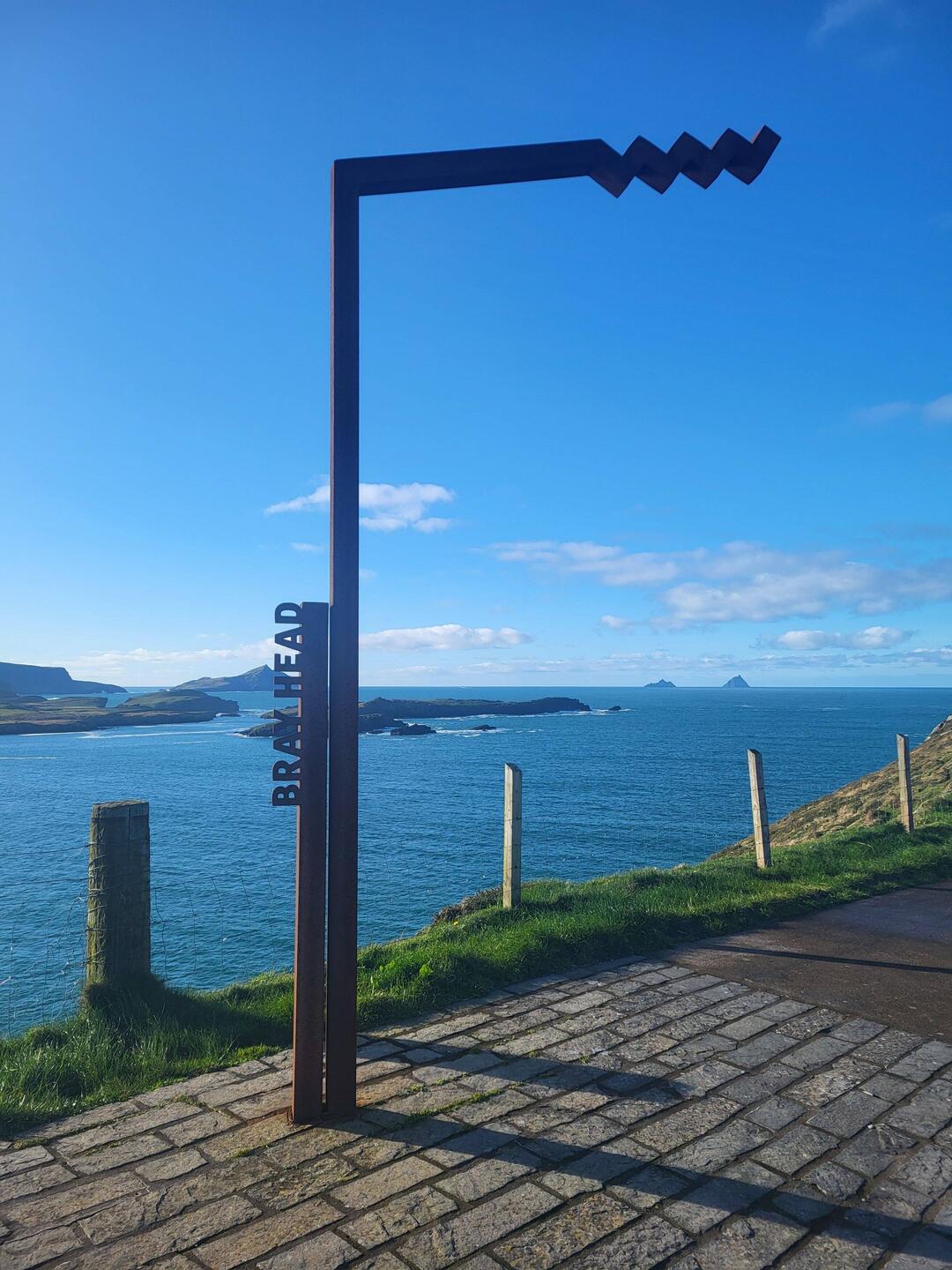 Die zwei Inseln rechts sind die Skellig Inseln