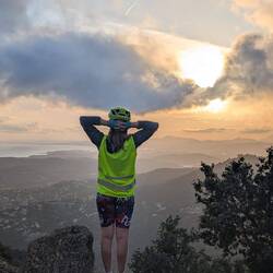 Beau coucher de soleil sur la route des crêtes