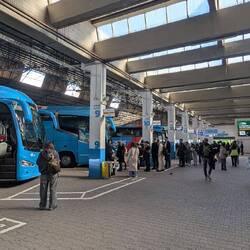 Super durchorganisiert mit modernen, komfortablen Bussen.