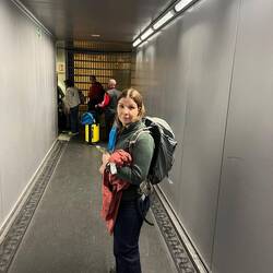 6:00 Uhr ging der Flug, heißt 4 Uhr am Flughafen sein... die Augen sind noch klein...🫩🫩🫩