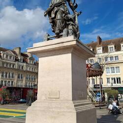 Statue de Jeanne Hachette