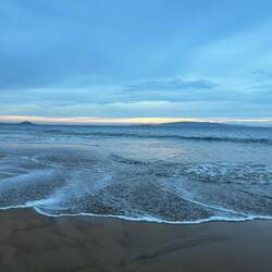 Abendstimmung am Strand. Der Himmel ist schon langsam bedeckt...