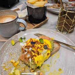 Liam Brunch, Santiago. Excellent place to eat!