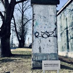 Ein Stück der Berliner Mauer befindet sich in Tallinn.