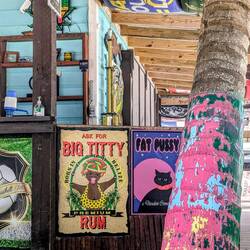 Big Tittty Rum, vielleicht schaff ich noch einen Drink