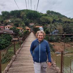 Very wobbly suspension foot bridge