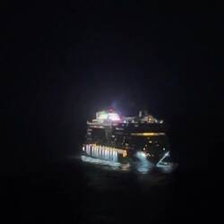 Die Cosma und die Luna sagen sich hallo . Ein spezieller Moment