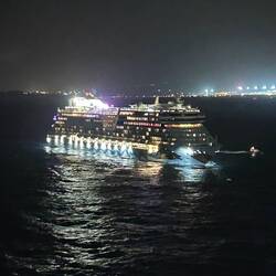 Die AIDA Luna . Treffen auf see