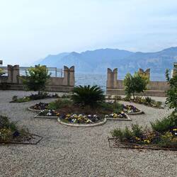 Blick in den Garten des Palazzo dei Capitani