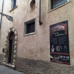 Werbung für den Palazzo dei Capitani
