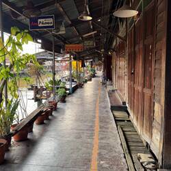 Canalside walkways led us up to Amphawa market