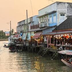 Boats go back and forth from the Mae Khlong up the market canal.