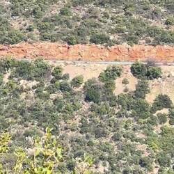 ..die Straße führt dem Bergkamm entlang ⛰️