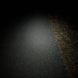 Ganz schön dunkel. Ohne Stirnlampe wäre ich verloren.