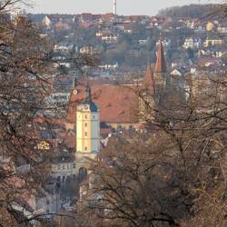 Blick zurück auf das Herrieder Tor, dem Eingang zur Ansbacher Altstadt.