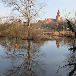 Altmühl, Färberturm und Stadtkirche St. Marien