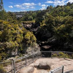 Talsperre in der Ferne