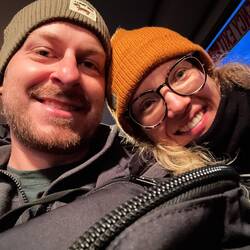 Noch ein bisschen müde im Shuttle