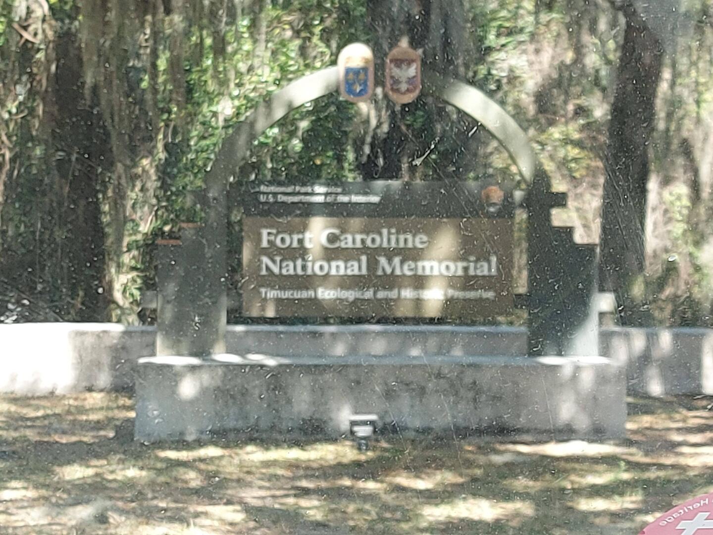 Die Kamera hat leider auf die schmutzige Scheibe fokusiert.